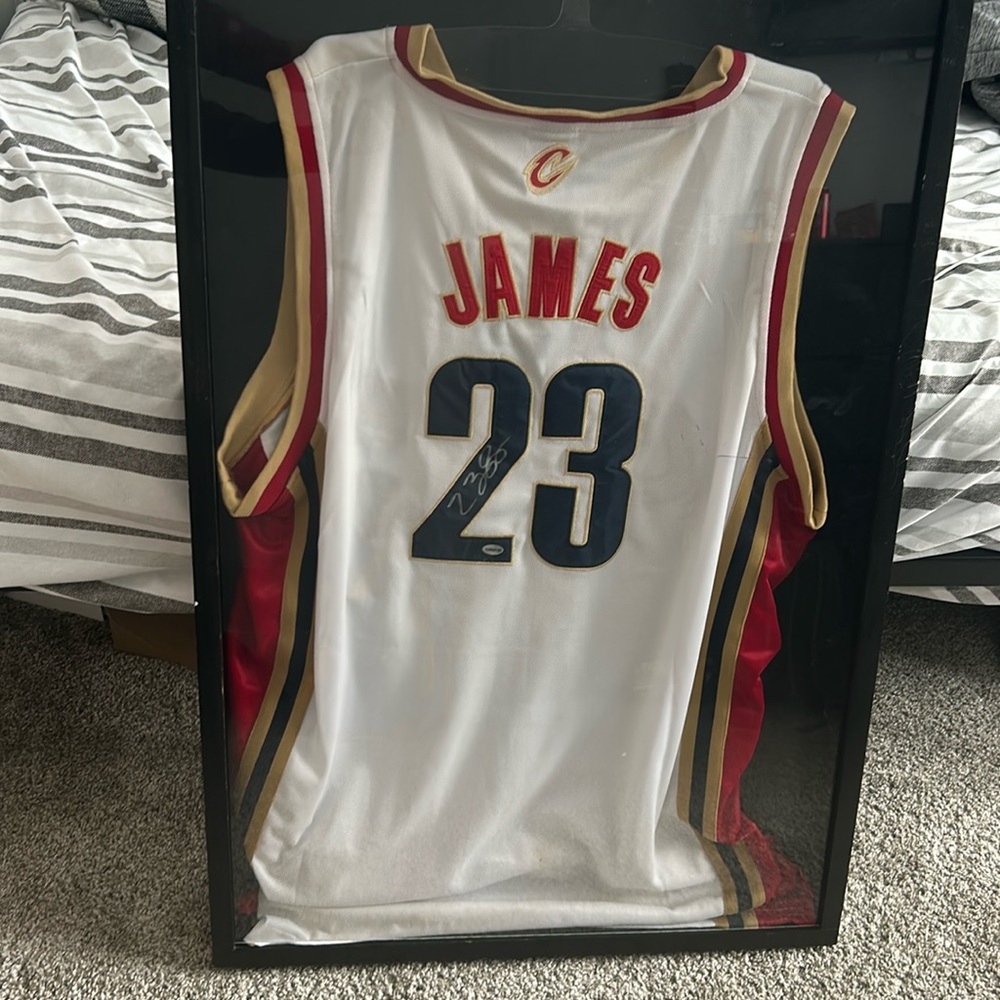 SIGNED LEBRON JAMES JERSEY